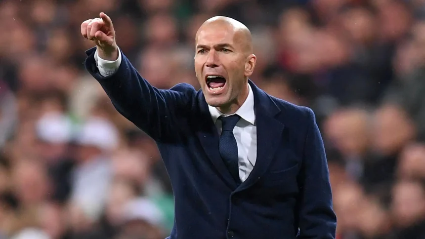دخول زين الدين زيدان في محادثات لتولي تدريب المنتخب السعودي بعد استقالة روبرتو مانشيني